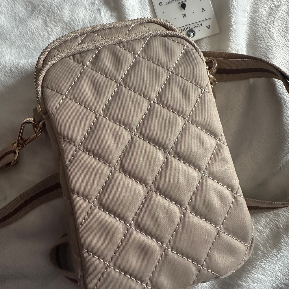 Elegant Quilted Crossbody Bag - Tan